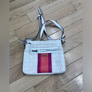 Dana Buchman purse in excellent condition
